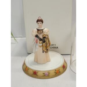 Vintage Avon Mrs Albee Miniature, President's Club Tribute 2000